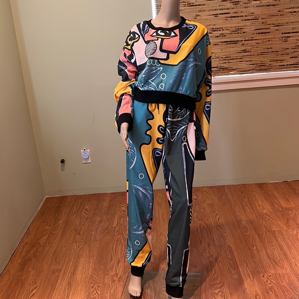 Akira Fun Two Piece Set Abstract Print W/ Joggers And Crop Sweatshirt Size L/XL